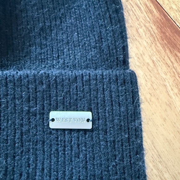 Elegant Black Cashmere Beanie for Women - Picture 4 of 6